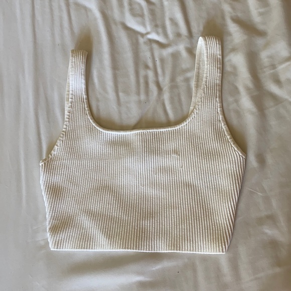 Aritzia Tops - Babaton Contour crop